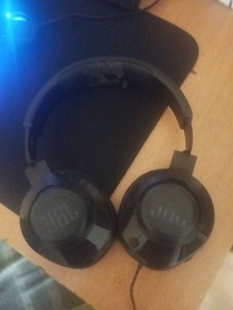 JBL simli qulaqlıq - Qulaqüstü (over-ear) dizayn - Qapalı kasa — Sumqayıt