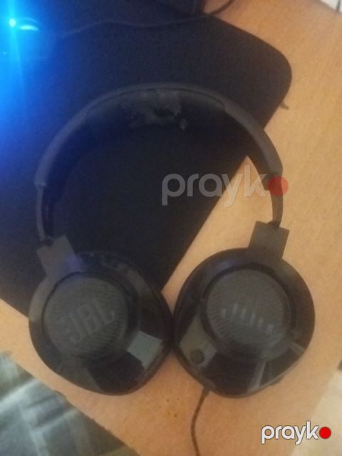 JBL simli qulaqlıq - Qulaqüstü (over-ear) dizayn - Qapalı kasa