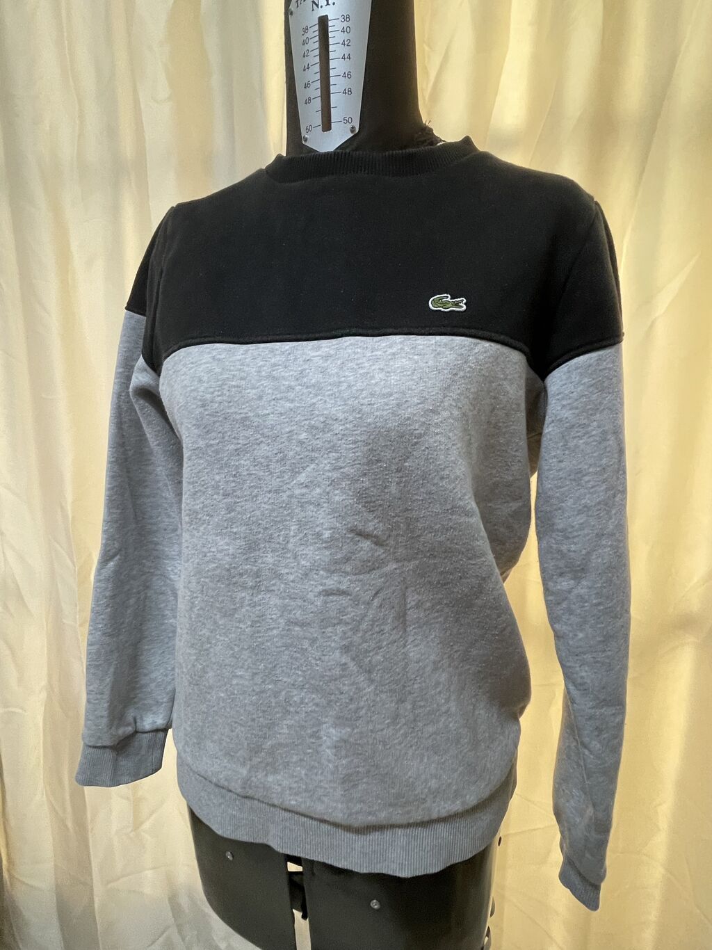 Svitşot, Lacoste, M — Şəxsi əşyalar, Bakı (2)