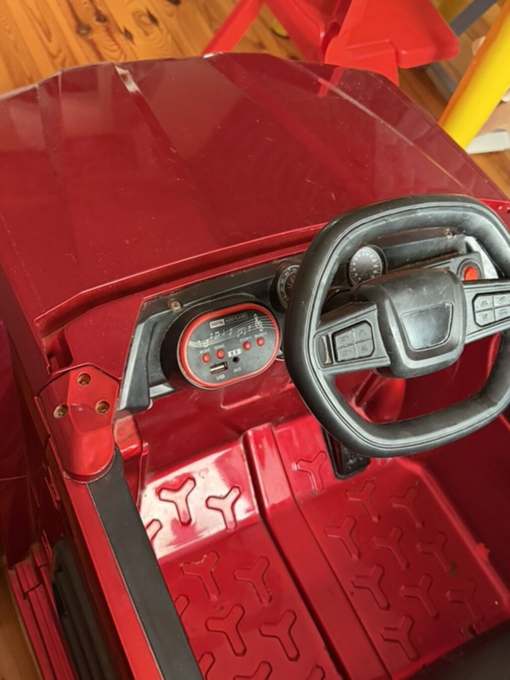 Uşaqlar üçün elektrikli minik maşını – SUV tipli, qırmızı rəng — Mallar, Xırdalan (3)