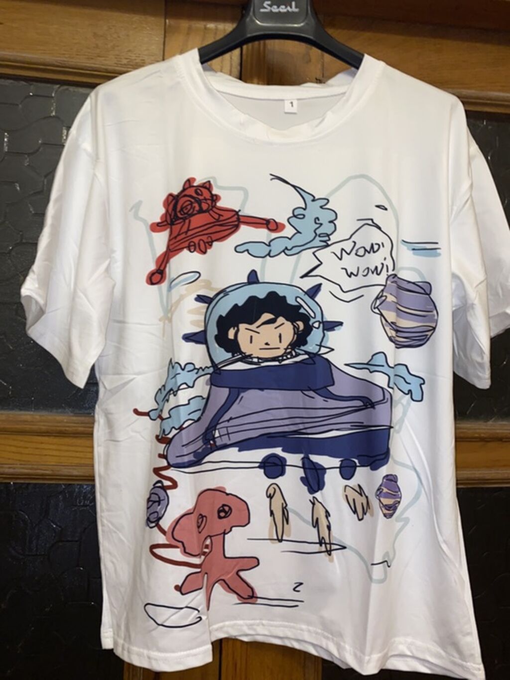 Məhsul: Qrafik çaplı ağ T‑shirt - Rəng: Ağ pambig - Print: Ön hissədə — Şəxsi əşyalar, Bakı (2)