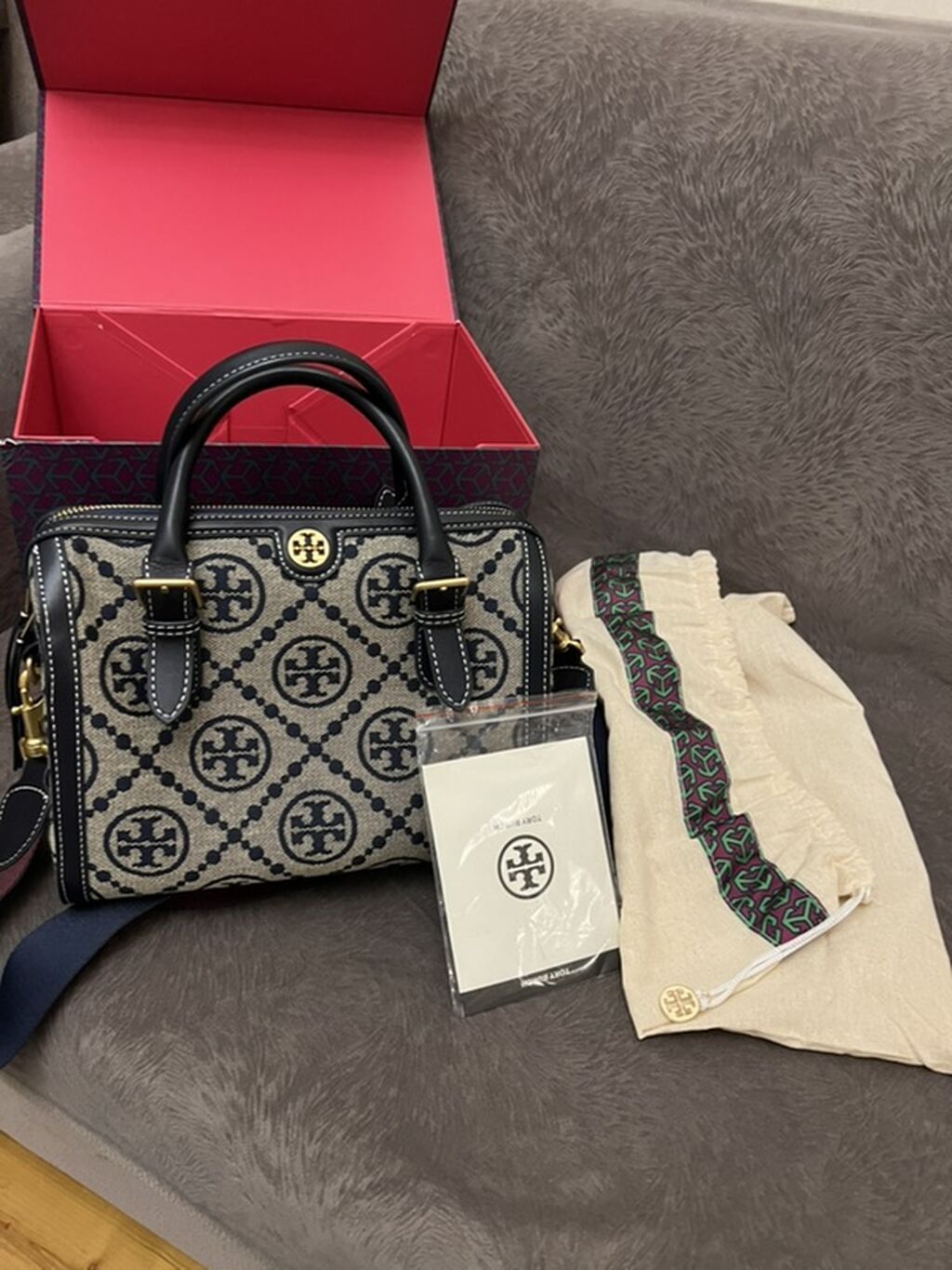 Tory Burch top-handle/çiyin çantası - Material: Monogram naxışlı — Çantalar, Bakı (2)