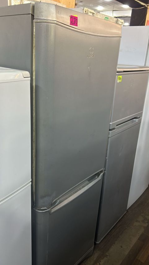 Indesit iki qapılı soyuducu - Rəng: metalik boz (inox üslubunda) — Digah