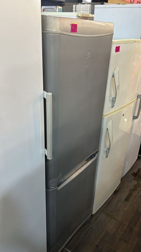 Indesit iki qapılı soyuducu - Rəng: metalik boz (inox stilində) — Digah
