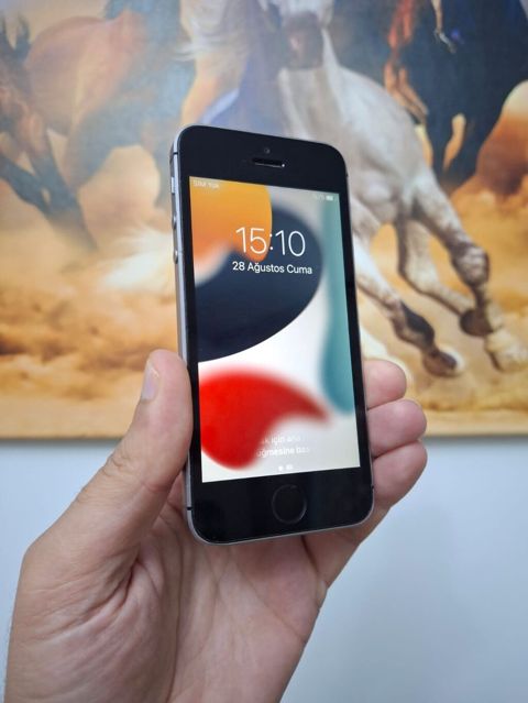 IPhone SE, 32 GB, Qara, Barmaq izi — Masazır