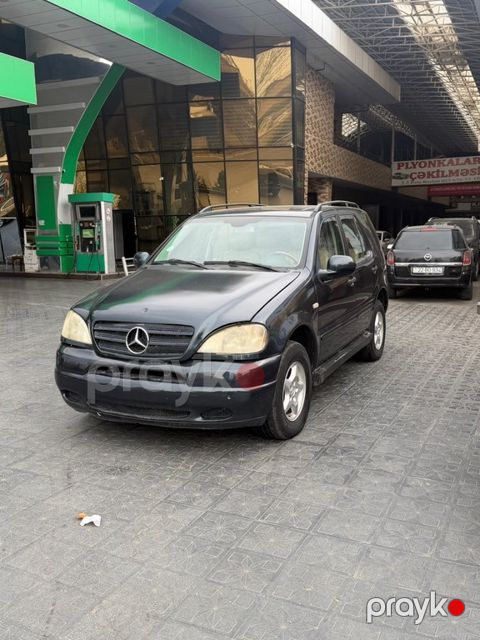 Mercedes ML 320, 3.2 L, 2003 il, 223 000 km