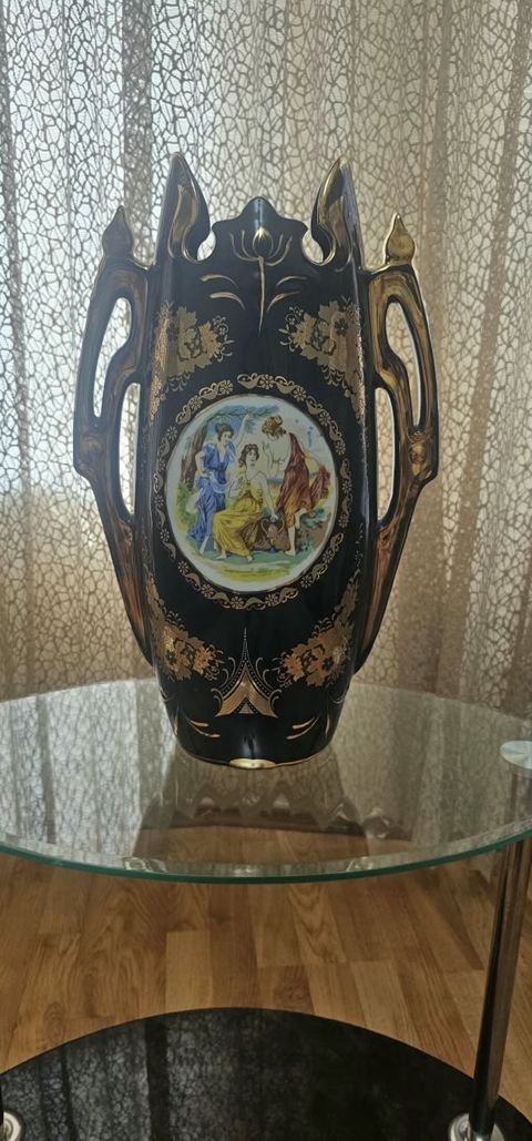 Bir vaza, Farfor — Bakı