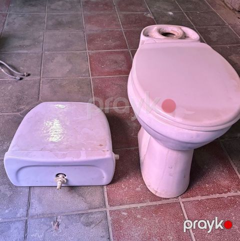 Saxla‑çıxar tipli unitaz dəsti - Material: keramik - Rəng: açıq