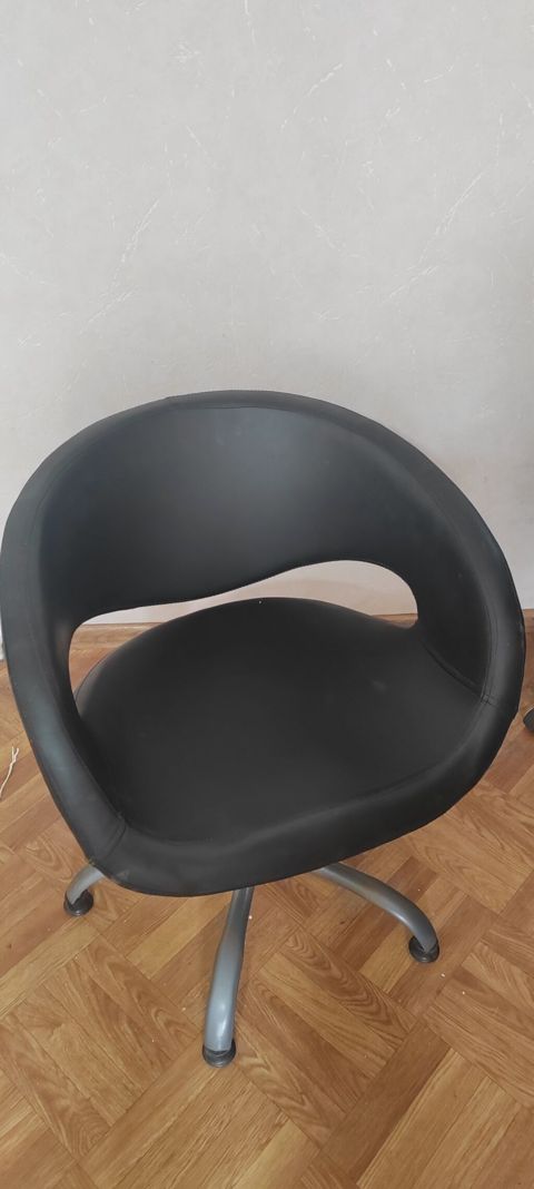 Döşənmiş ofis/ev kreslosu - Rəng: qara - Material: yumşaq eko‑dəri — Sumqayıt