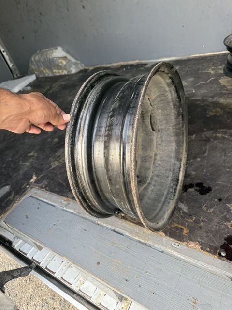 Tək disk – dəmir (polad) materialdan. Xüsusiyyətlər: - 5 bolt — Bakı