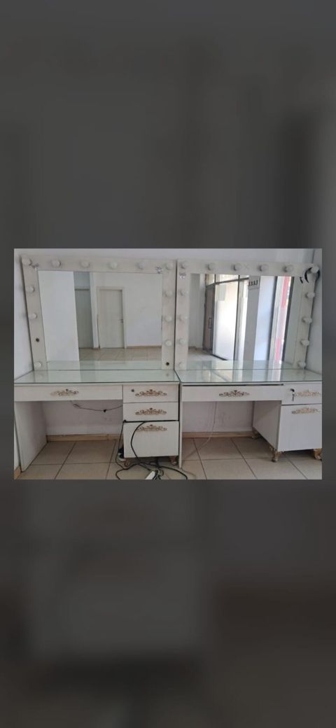 İki eded salon güzgüsü satılır bir yerde 320 azn.real alicıya cuzi — Bakı