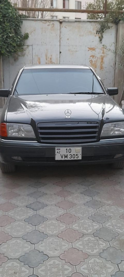 Mercedes-Benz C 200: 2 l 1996 il Sedan — Digah