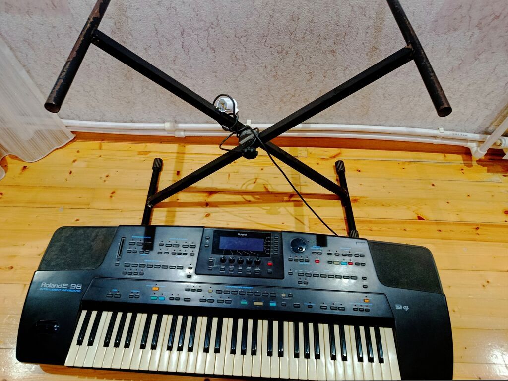 Sintezator, Roland, İşlənmiş, Ünvandan götürmə — Musiqiə alətləri, Bakı (3)