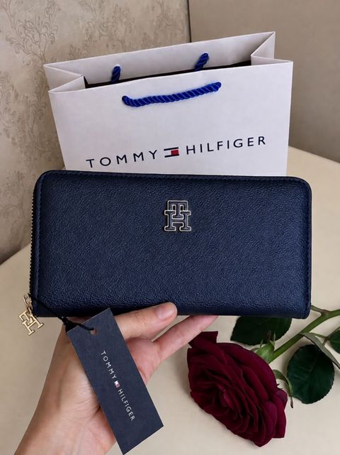 Yenı Tommy Hilfiger qadın pulqabısı – zəncirli fermuarla tam bağlanan — Novxanı