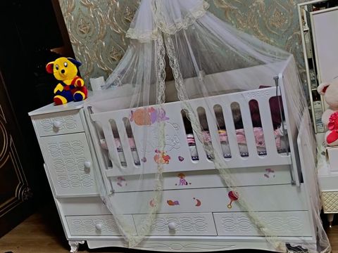 Oğlan və qız üçün, İşlənmiş, Dördbucaq, Beşik, Dəstsiz, Matras ilə, Yellənmə mexanizmi ilə — Bakı