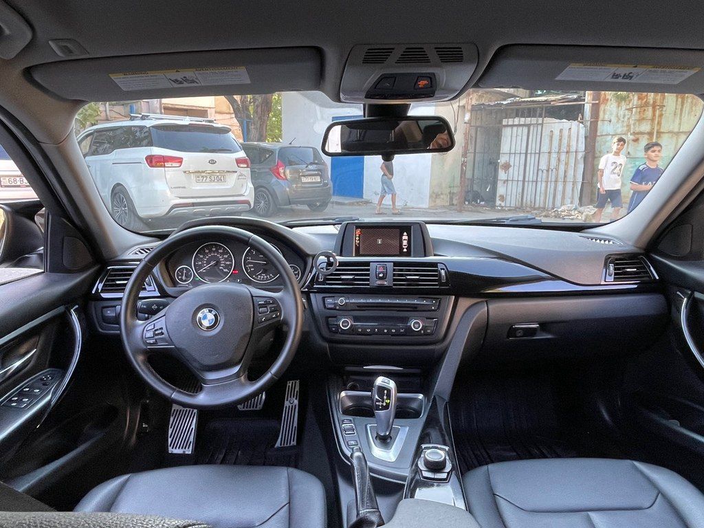 BMW 320, 2.0 L, 2015 il, 299 000 km — Avtomobillər, Bakı (3)
