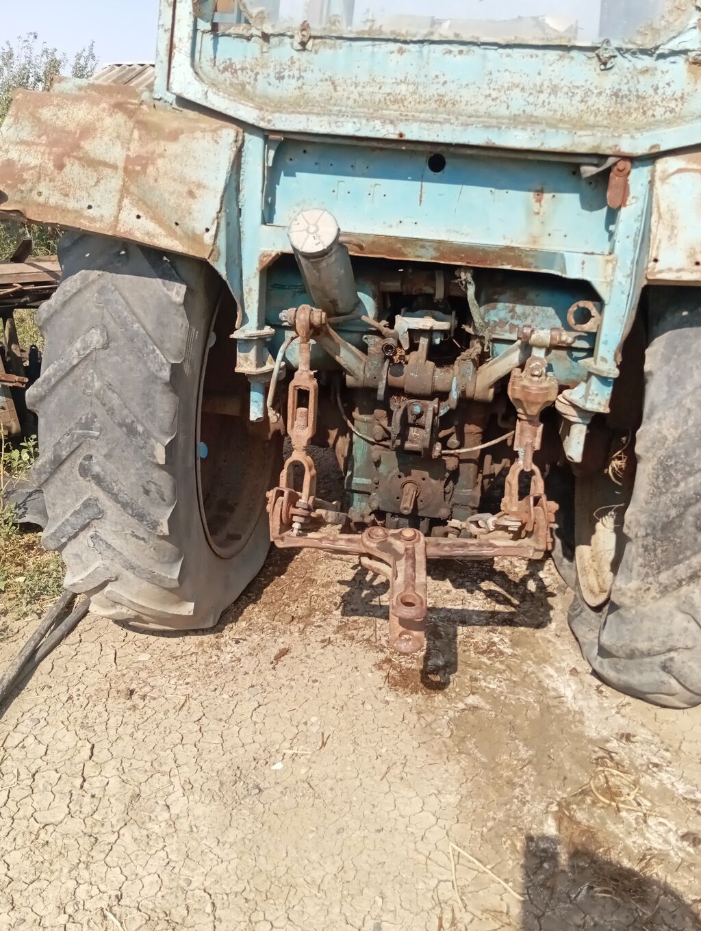 Minsk MTZ-50/52 seriyasından mavi rəngli tək kabinalı traktor — Traktorlar, Biləsuvar (2)