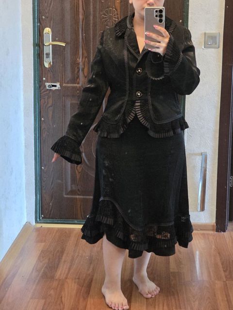 Qadın kostyumu – yubka və jaket dəsti - Rəng: qara - Üslub — Bakı