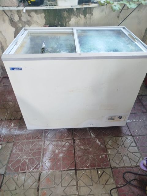 Şüşəli dondurucu, Uğur — Bakı