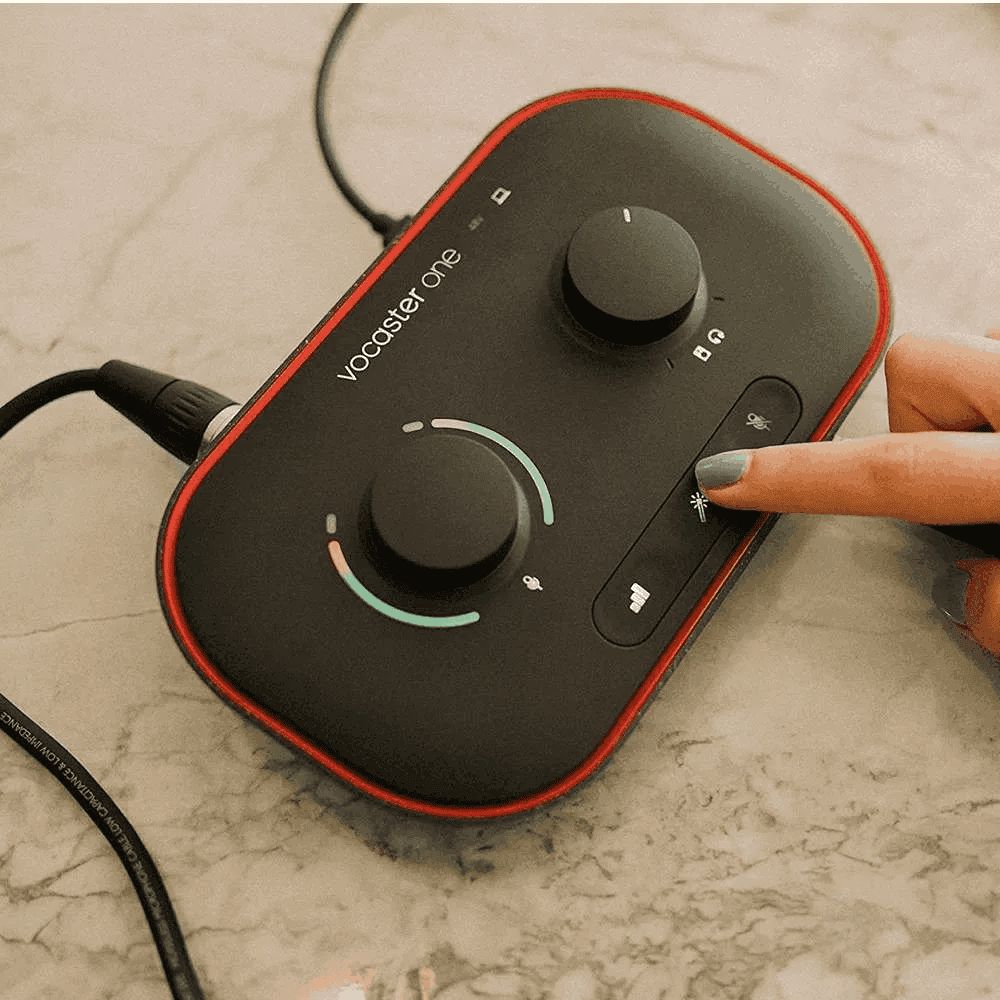 Səs kartı Focusrite Vocaster One Studio — Musiqiə alətləri, Bakı (4)