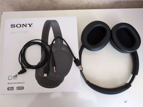 Sony WH-CH720N qulaqlığı Orta seqment qulaqlıqdır. Səs-küy — Bakı