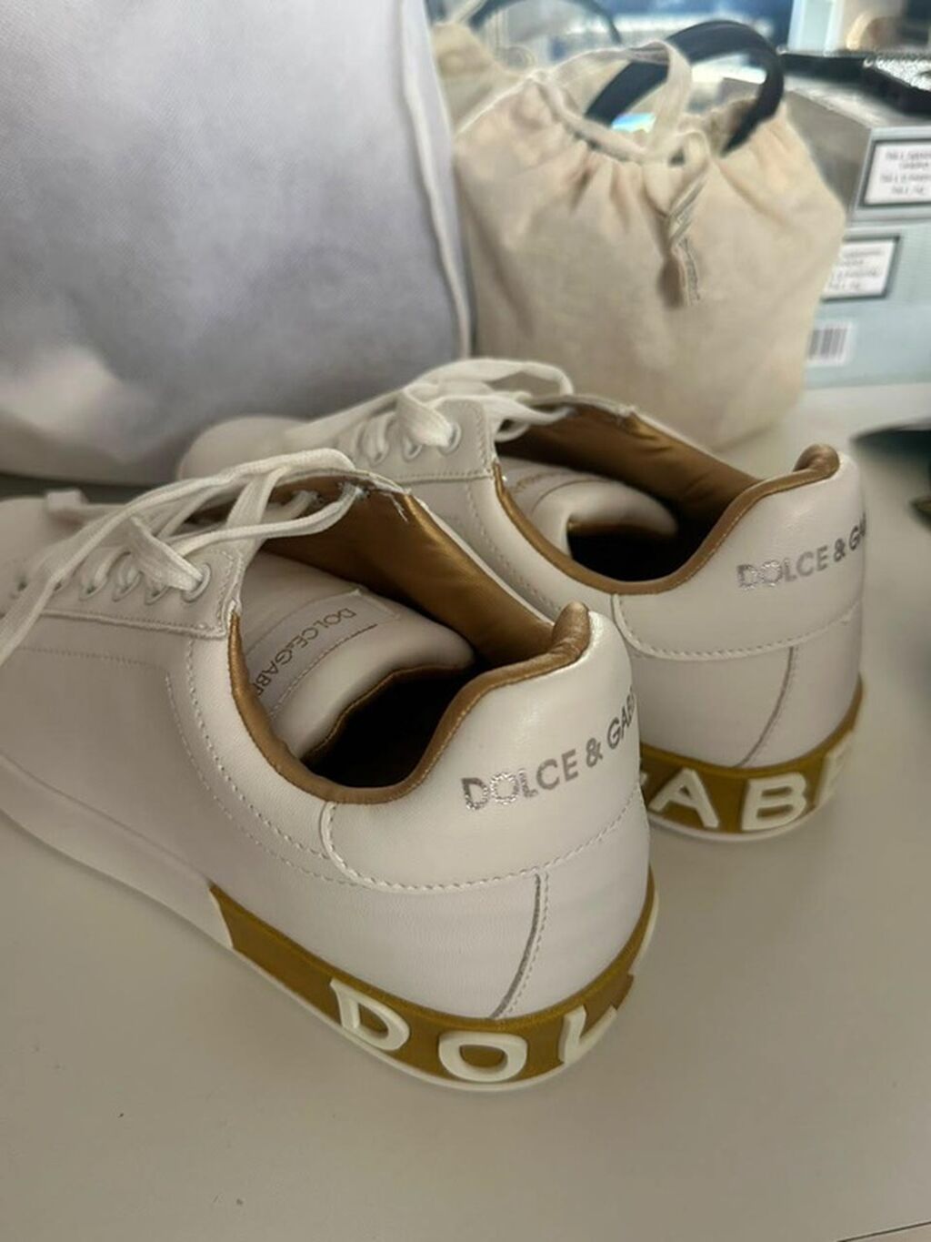 Dolce & Gabbana ağ rəngli krossovka. 60azn alinib - Rəng: tam ağ — Şəxsi əşyalar, Bakı (3)