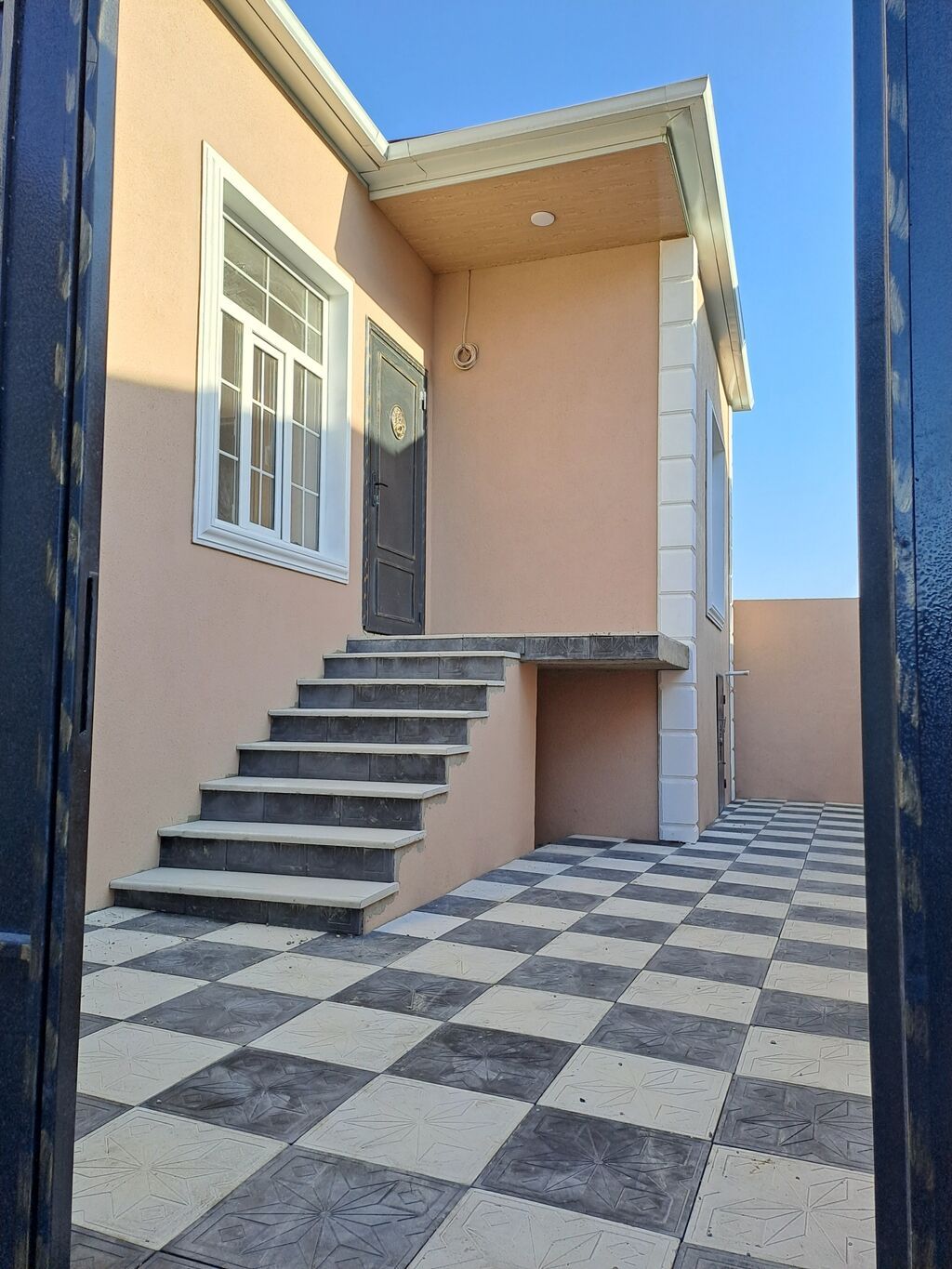Satış üçün həyət evi - Tək mərtəbəli, fərdi yaşayış evi. - Qapalı — Daşınmaz əmlak, Qobu (10)