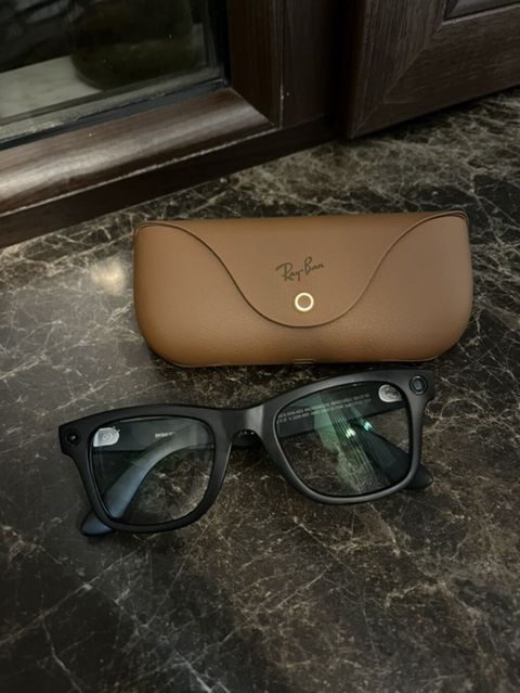 Rayban Meta gen 2 transparent 2 aydi alinib cox az ishlenilib 1399 — Bakı