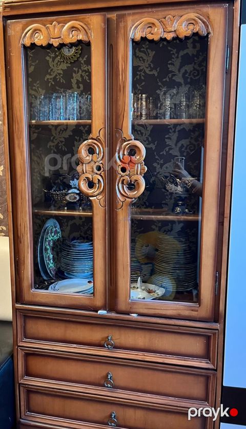 Klassik üslubda taxta bufet/vitrin şkafı. - Material: massiv ağac — Digah
