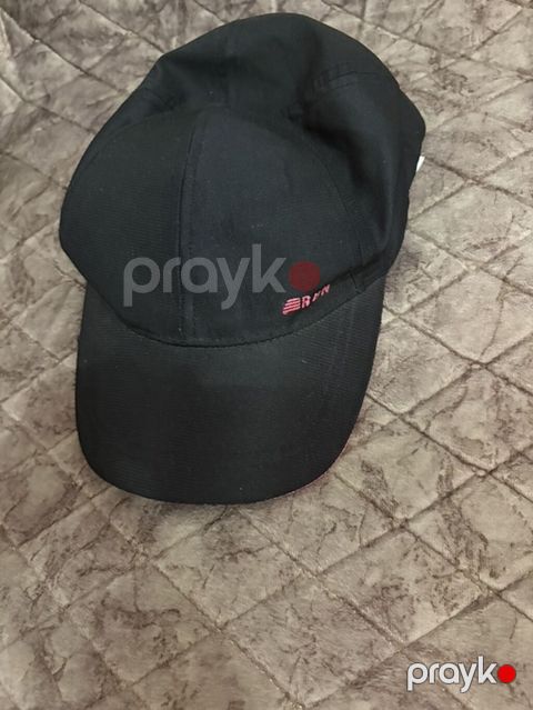 Qara rəngli qapaqlı beysbol papağı — Bakı