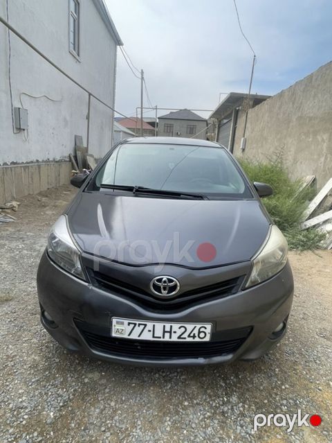 Toyota Yaris hatchback - Kuzov: 5 qapılı hatchback, tünd boz rəng