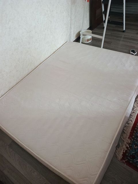 İki nəfərlik döşək - Ölçü: təxmini 140x200 sm (standart iki nəfərlik) — Bakı