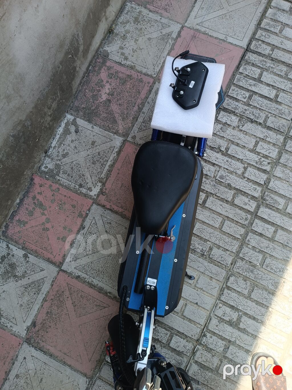 Suret 70km polnu batareka 50 55 km yol qet edir Elektrik skuter — Skuterlər, Xırdalan (4)