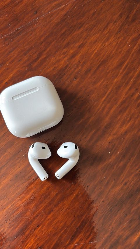 Наушники Apple AirPods 4 Купила я за 15000(300манат купила 5 — Bakı