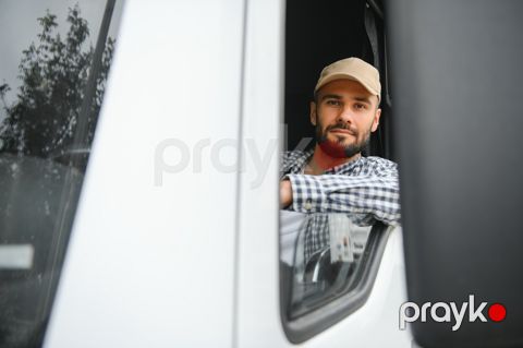 Sürücü tələb olunur
