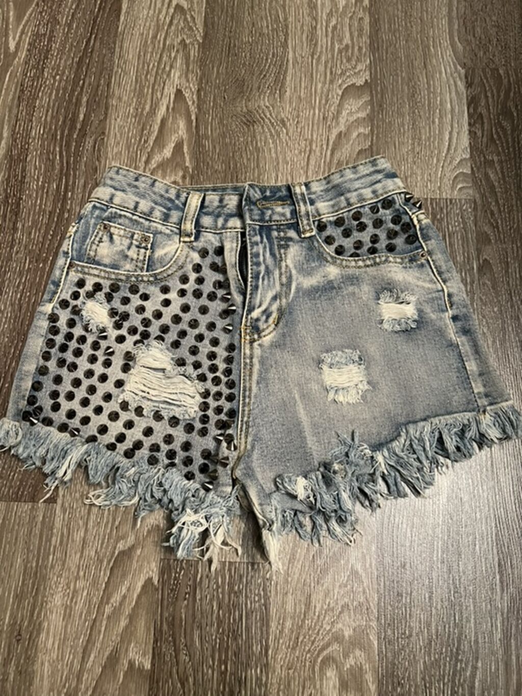 Qadın denim şort - Model: Yüksək belli, qısa kəsim - Material: Açıq — Şortlar, Bakı