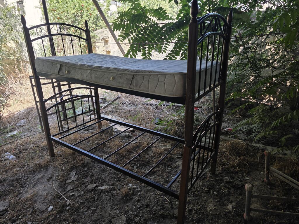 İki mərtəbəli metal çarpayı - Material: möhkəm metal karkas — Mebel, Bakı