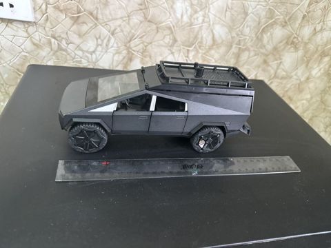 Masaüstü təşkilatçı – “Cybertruck” dizaynlı,metaldan Xüsusiyyətlər — Bakı