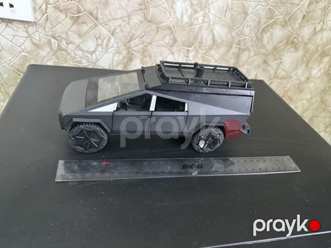 Masaüstü təşkilatçı – “Cybertruck” dizaynlı,metaldan Xüsusiyyətlər — Bakı