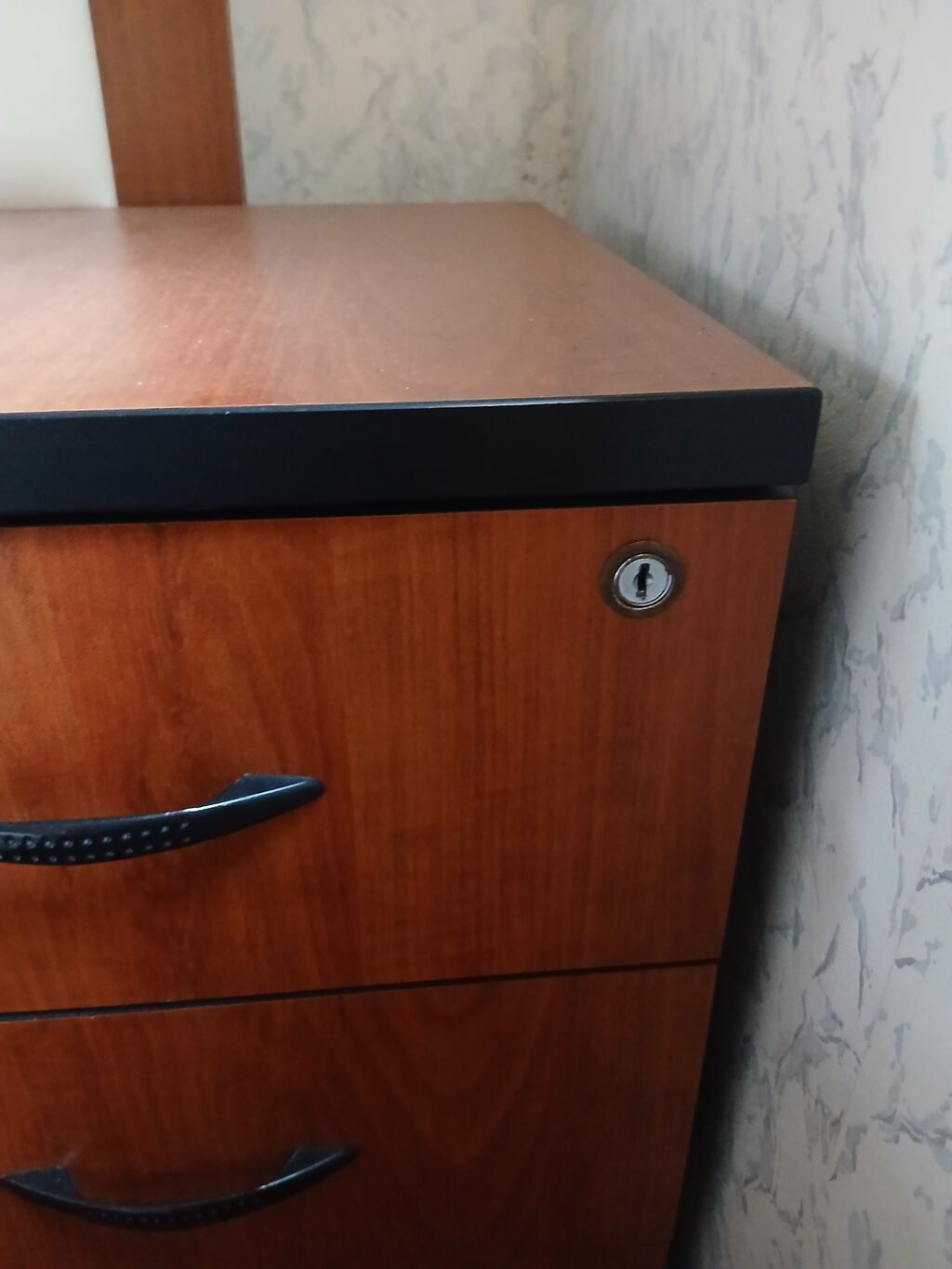 Ideal veziyyetdedir, 2 eded acari var, ayaqlari tekerlidir — Mebel, Bakı (4)