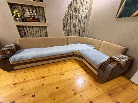 Divan satılır evden çixmalidi ağ yeke balışlarida var ucuz — Bakı
