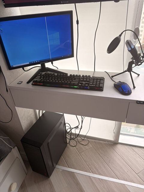 Skytech kompüter monitoru - Ekran: təxminən 22–24 düym, nazik çərçivə — Bakı