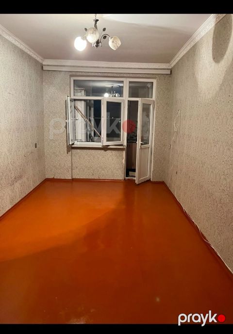 1 otaqlı mənzil – işıqlı otaq, ayrıca bağlı eyvan - Plan: düzbucaqlı