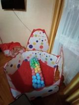 Uşaq üçün oyun hovuzu və çadır dəsti - Rəngarəng nöqtəli dizayna — Игровые палатки и домики