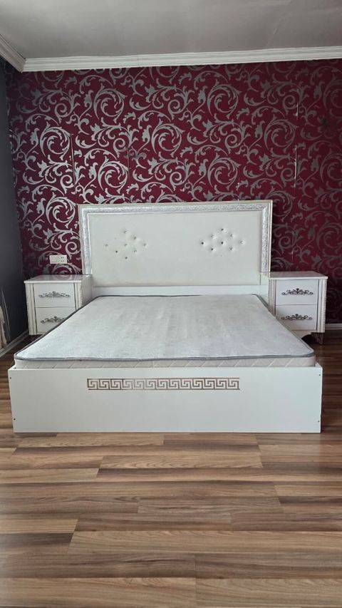 Taxt və 2 tumba. 300 AZN. ideal vəziyyətdədi material parlaq mdf — Bakı