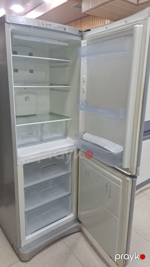 Indesit iki kameralı soyuducu - Rəng: metalik gümüş - Aşağıda — Digah