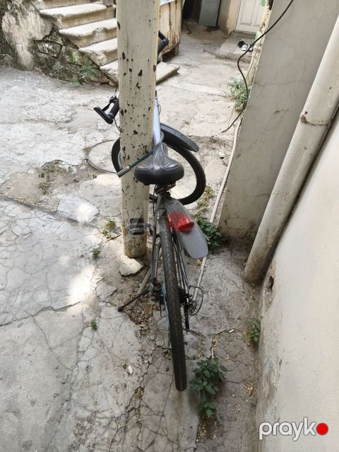 Şəhər/kross tipli velosiped Xüsusiyyətlər: - Yüngül alüminiuma bənzər — Bakı