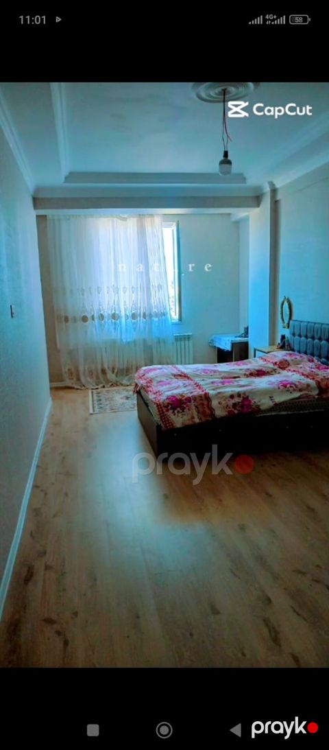 Ev yerləşir Abşeron rayonu Saray qəsəbəsində Saray MTK.Ev yalnız