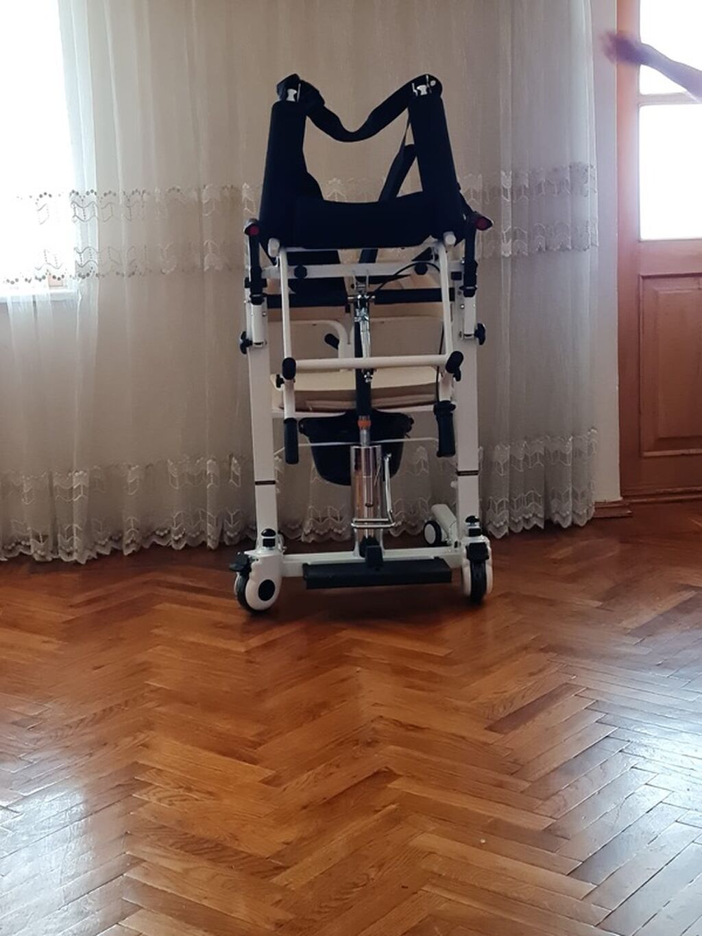 Ev tipi köməkçi qaldırıcı və köçürmə arabası – sanitar oturacaqlı — Mallar, Bakı (4)