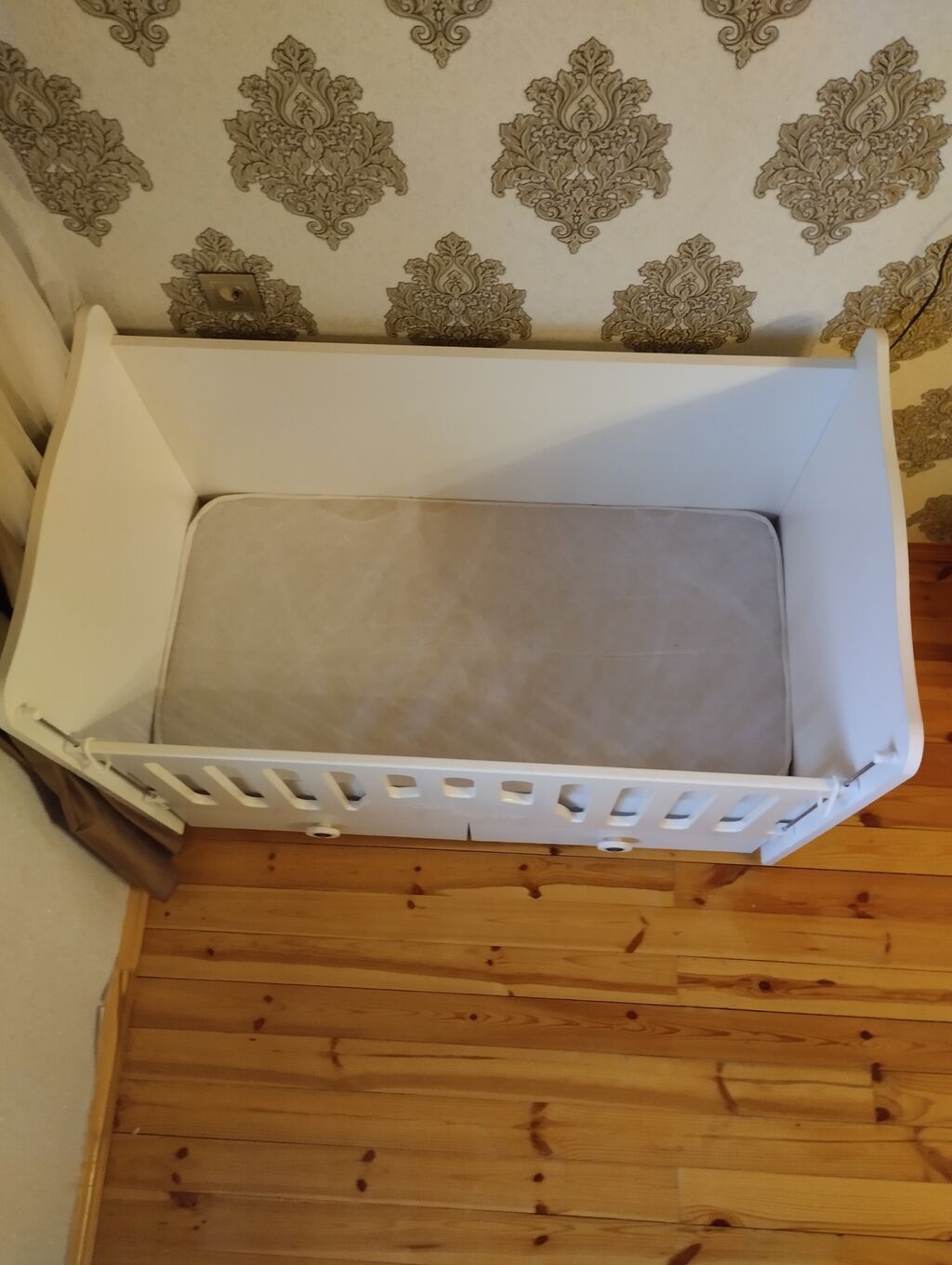 Oğlan və qız üçün, İşlənmiş, Dördbucaq, Beşik, Dəstsiz, Matras ilə, Yellənmə mexanizmsiz — Mebel, Ağdaş (3)